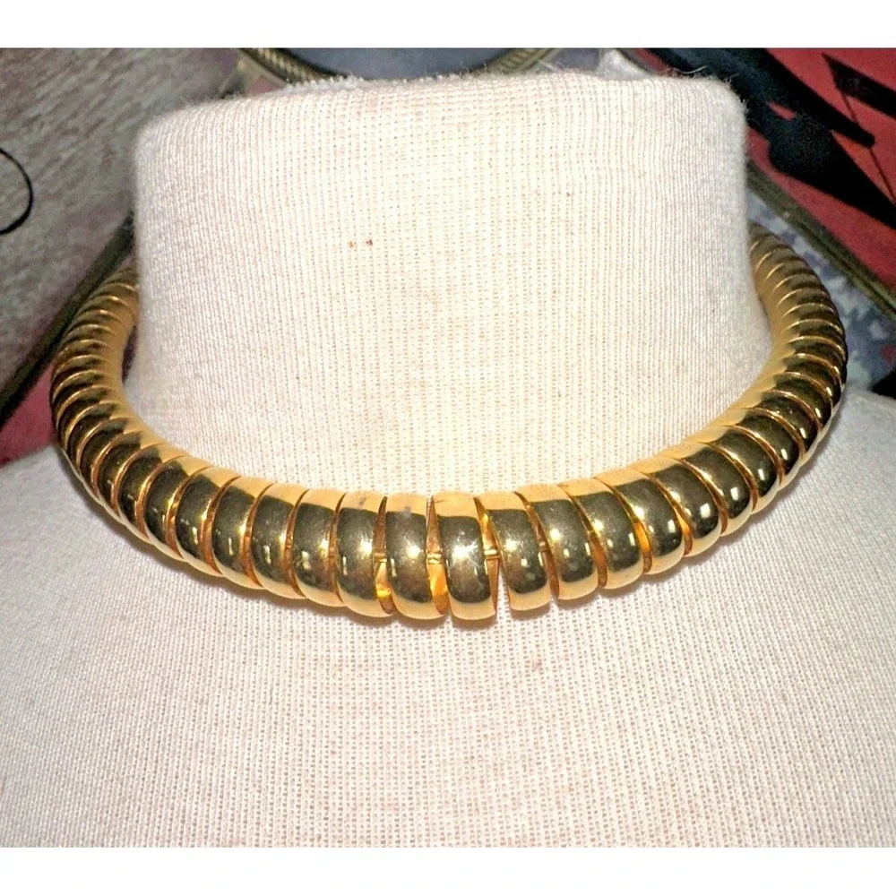 Unbranded Collar Necklace Women OS Gold Excellent Segmented Omega Cuff Statement